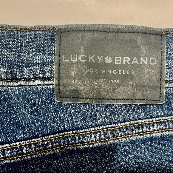 LUCKY BRAND Cut off, Athletic Straight Cut, Jean Shorts. Excellent Condition! - Picture 6 of 10